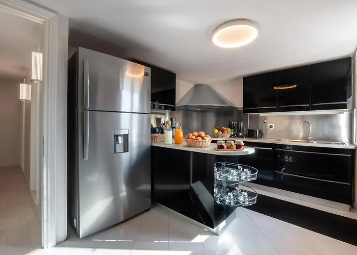 Trevi Iconic View - Luxury Penthouse Rooftop דירה *